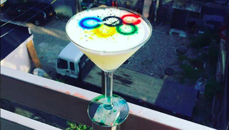 Cocktail with the Olympic rings design.